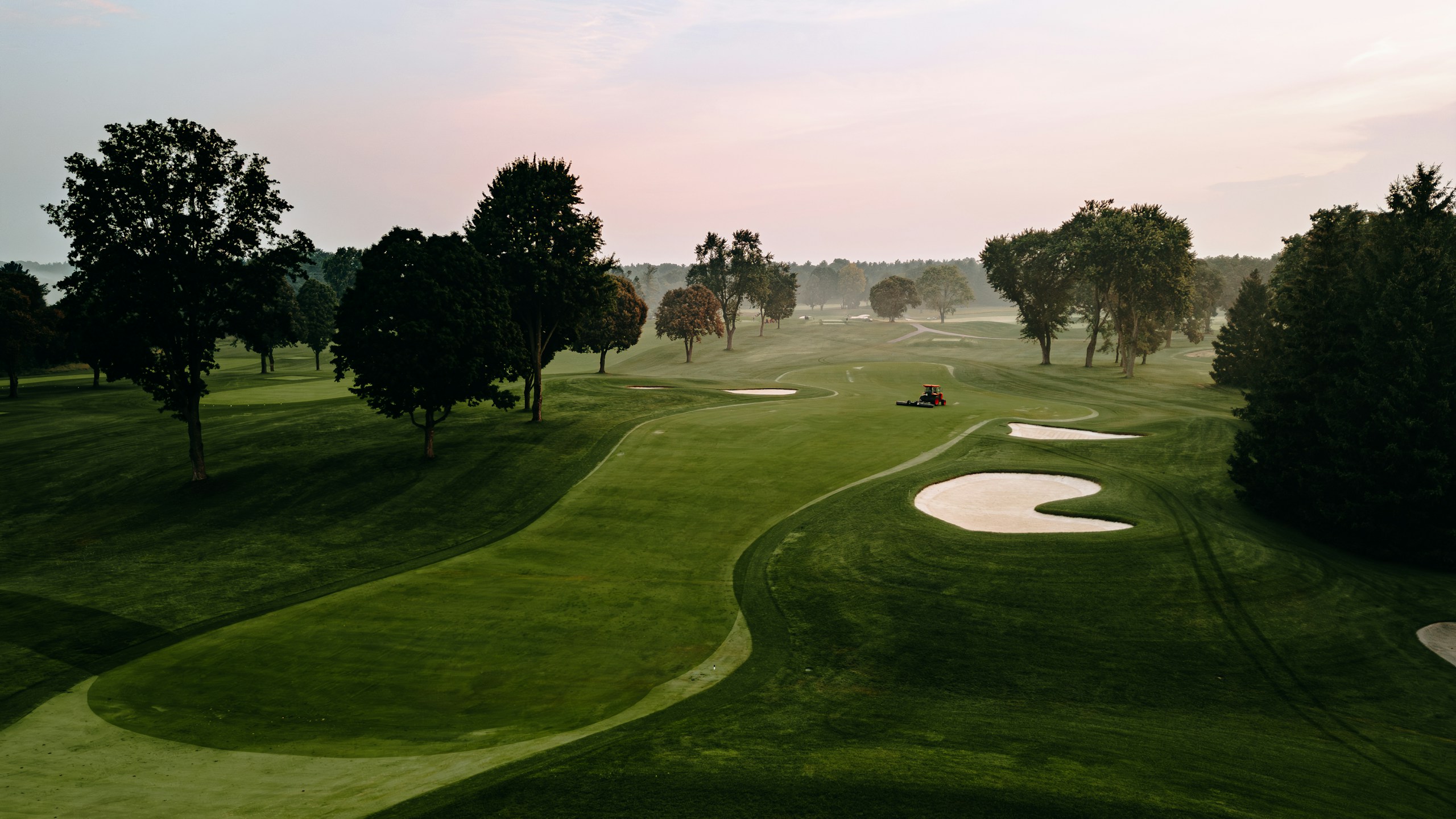 A quiet afternoon on the golf course